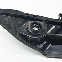 Mercedes-Benz A W176 Puskurin kannattimen kulmakannake A1768850165