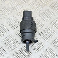 Audi A4 S4 B9 Tuulilasi tuulilasinpesimen pumppu 8K5955647