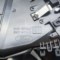 Ford Focus Kojelaudan tuuletussuuttimen suojalista AM5T18K811BE