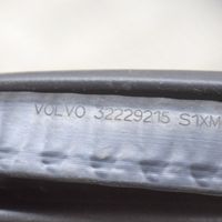 Volvo XC40 Gumowa uszczelka drzwi tylnych 32229215