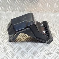 Volvo XC40 Staffa di montaggio della batteria 8890082169