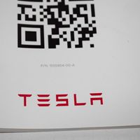 Tesla Model Y Instrukcja obsługi 155590400A