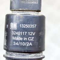 Opel Astra J Pompa spryskiwacza szyby przedniej / czołowej 13250357