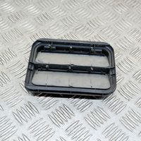 Renault Kadjar Quarter panel pressure vent 7700838358