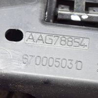 Maserati Quattroporte Kojelaudan hansikaslokeron lista AAG78854