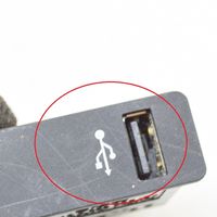 BMW i3 Gniazdo / Złącze USB 6820397