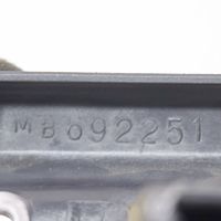 Dodge Stealth B-pilarin verhoilu (yläosa) MB692251