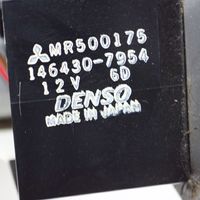 Mitsubishi Pajero Przełącznik / Włącznik nawiewu dmuchawy MR500175