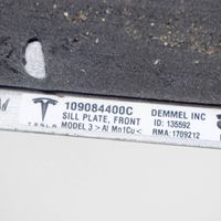 Tesla Model 3 Etuoven kynnyksen suojalista 109084400C