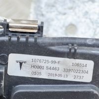 Tesla Model 3 Mechanizm i silniczek wycieraczek szyby przedniej / czołowej 3397022304