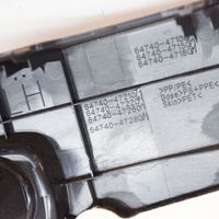 Toyota Prius (XW50) Panel embellecedor lado inferior del maletero/compartimento de carga 6474047210