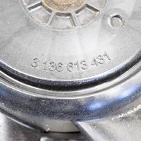 Ford Kuga II Jäähdyttimen jäähdytinpuhaltimen suojus 3136613430