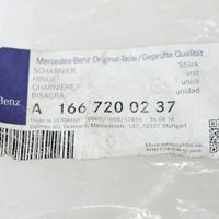 Mercedes-Benz GL X166 Cerniera superiore della portiera anteriore A1667200237