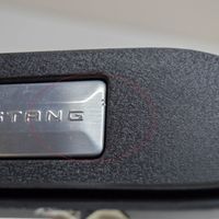 Ford Mustang VI Boîte à gants garniture de tableau de bord GR3B63044B88A