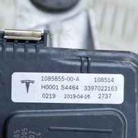 Tesla Model 3 Wischergestänge Wischermotor vorne 1397225016