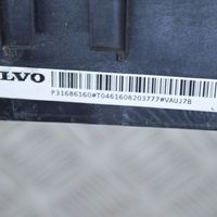 Volvo XC40 Staffa del pannello di supporto del radiatore 31686021