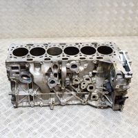 BMW 5 G30 G31 Engine block 8571379