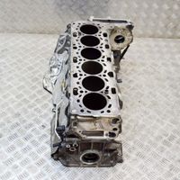 BMW 5 G30 G31 Engine block 8571379