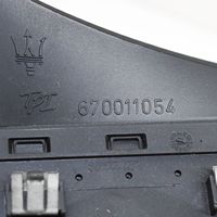 Maserati Quattroporte Kojelaudan tuuletussuuttimen suojalista 670011054