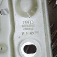 Audi Q8 Uchwyt / Mocowanie błotnika przedniego 4M8821432