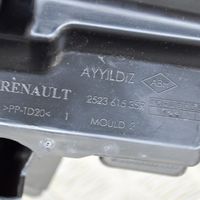 Renault Captur Skrzynka bezpieczników / Komplet 243129358R
