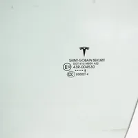 Tesla Model X Luna de la puerta delantera cuatro puertas 102882200J