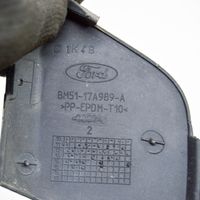 Ford Focus Priekinis tempimo kilpos dangtelis BM5117A989A