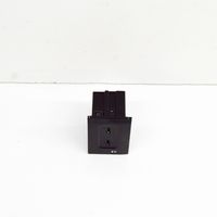 Mercedes-Benz B W247 USB-pistokeliitin A2478200301