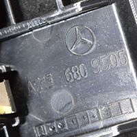 Mercedes-Benz E W213 Kojelaudan hansikaslokeron lista A2136809505