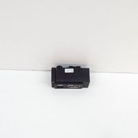 Audi A3 S3 8V USB-pistokeliitin 8V0035736B