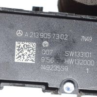 Mercedes-Benz EQC Istuimen lämmityksen kytkin A2139057302