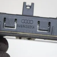 Audi Q3 F3 Numerio apšvietimas 8W6943021A