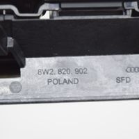 Audi A4 S4 B9 Kojelaudan tuuletussuuttimen suojalista 8W2820901C