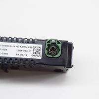 Skoda Kamiq Enchufe conector USB 657035736