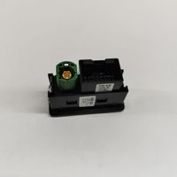 Volkswagen Golf VII AUX in-socket connector 5G0035222A