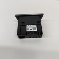 Volkswagen T-Roc USB-pistokeliitin 2G6035954