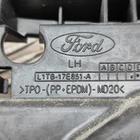 Ford Puma Puskurin kannattimen kulmakannake L1TB17E851A