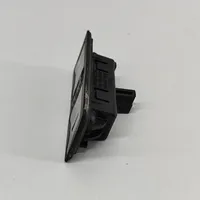 Audi A5 Lampa oświetlenia tylnej tablicy rejestracyjnej 8W6943021A