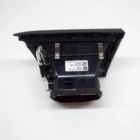 BMW 3 F30 F35 F31 Kojelaudan tuuletussuuttimen suojalista 9357918