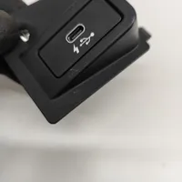 BMW X3 G01 Gniazdo / Złącze USB 8711939