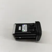 Mazda CX-5 Câble adaptateur AUX KD45669U0