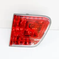 Toyota Avensis T270 Lampy tylnej klapy bagażnika 8158105120