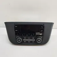 Iveco Daily 6th gen Panel / Radioodtwarzacz CD/DVD/GPS 5802256358