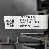 Toyota Auris E180 Oro kondicionieriaus/ klimato/ pečiuko valdymo blokas (salone) 8865002E00