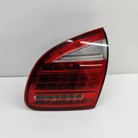 Porsche Cayenne (92A) Lampy tylnej klapy bagażnika 7P5945094M