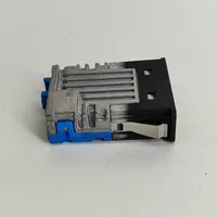 BMW 3 G20 G21 Connecteur/prise USB 8711939