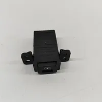 Nissan Juke II F16 USB-pistokeliitin CBC0033030010