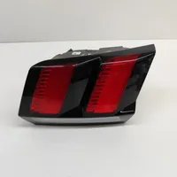 Peugeot 3008 II Lampy tylnej klapy bagażnika 9810477780