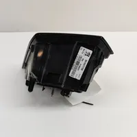 Peugeot 3008 II Lampy tylnej klapy bagażnika 9810477780