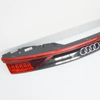 Audi Q8 Aizmugurējais lukturis virsbūvē 4M8945095P